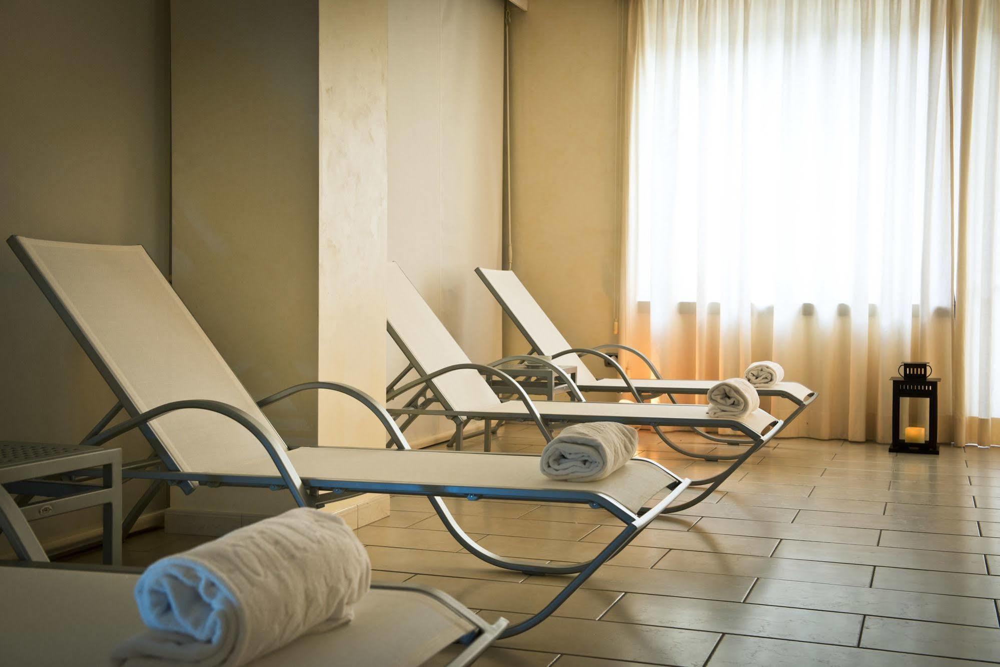Park Hotel La Grave Castellana Grotte Exterior photo